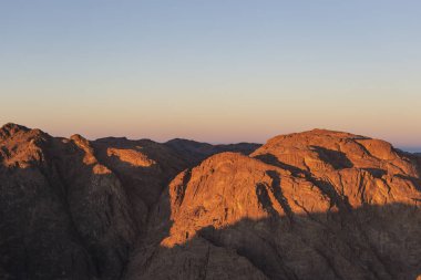 Mısır. Mount Sinai gündoğumu sabah. (Mount Horeb, Gabal Musa, Moses Mount). Hac yeri ve ünlü turistik hedef.