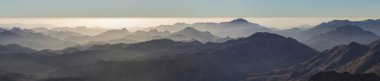 Mısır. Mount Sinai gündoğumu sabah. (Mount Horeb, Gabal Musa, Moses Mount). Hac yeri ve ünlü turistik hedef.