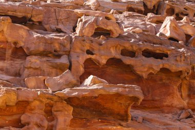 Renkli Kanyon, Sina yarımadasında bir kaya oluşumudur. Nuweiba, Mısır manzarası.