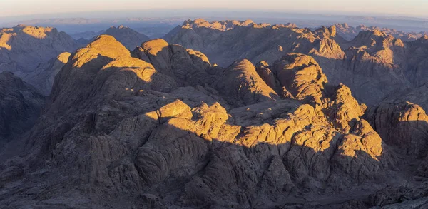 Mısır. Mount Sinai gündoğumu sabah. (Mount Horeb, Gabal Musa, Moses Mount). Hac yeri ve ünlü turistik hedef.