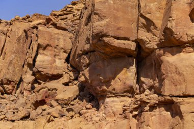 Renkli Kanyon, Sina yarımadasında bir kaya oluşumudur. Nuweiba, Mısır manzarası.