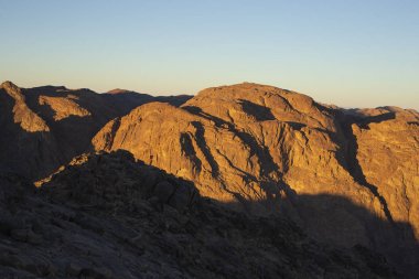 Mısır. Mount Sinai gündoğumu sabah. (Mount Horeb, Gabal Musa, Moses Mount). Hac yeri ve ünlü turistik hedef.