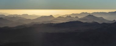 Mısır. Mount Sinai gündoğumu sabah. (Mount Horeb, Gabal Musa, Moses Mount). Hac yeri ve ünlü turistik hedef.