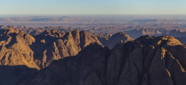 Mısır. Mount Sinai gündoğumu sabah. (Mount Horeb, Gabal Musa, Moses Mount). Hac yeri ve ünlü turistik hedef.