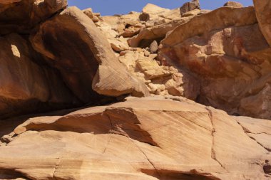 Renkli Kanyon, Sina yarımadasında bir kaya oluşumudur. Nuweiba, Mısır manzarası.