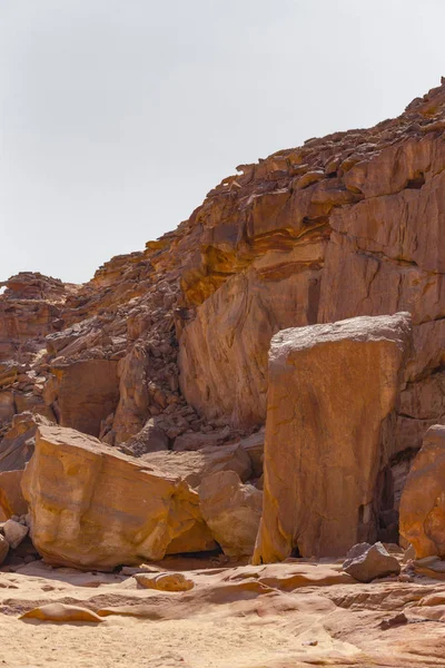彩色峡谷是西奈半岛上的一个岩层 埃及努韦巴之光 — 图库照片