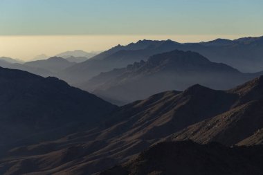 Mısır. Mount Sinai gündoğumu sabah. (Mount Horeb, Gabal Musa, Moses Mount). Hac yeri ve ünlü turistik hedef.