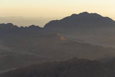 Mısır. Mount Sinai gündoğumu sabah. (Mount Horeb, Gabal Musa, Moses Mount). Hac yeri ve ünlü turistik hedef.