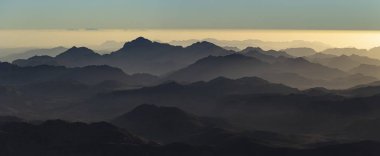 Mısır. Mount Sinai gündoğumu sabah. (Mount Horeb, Gabal Musa, Moses Mount). Hac yeri ve ünlü turistik hedef.