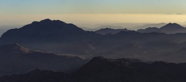Mısır. Mount Sinai gündoğumu sabah. (Mount Horeb, Gabal Musa, Moses Mount). Hac yeri ve ünlü turistik hedef.