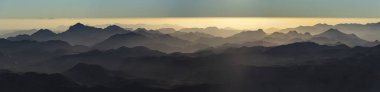 Mısır. Mount Sinai gündoğumu sabah. (Mount Horeb, Gabal Musa, Moses Mount). Hac yeri ve ünlü turistik hedef.
