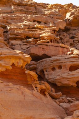 Renkli Kanyon, Sina yarımadasında bir kaya oluşumudur. Nuweiba, Mısır manzarası.