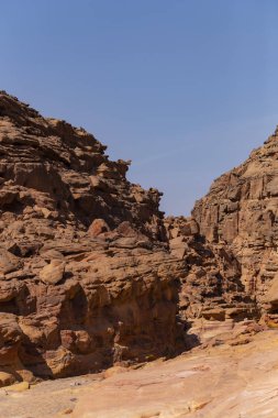 Renkli Kanyon, Sina yarımadasında bir kaya oluşumudur. Nuweiba, Mısır manzarası.