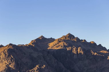 Mısır. Mount Sinai gündoğumu sabah. (Mount Horeb, Gabal Musa, Moses Mount). Hac yeri ve ünlü turistik hedef.