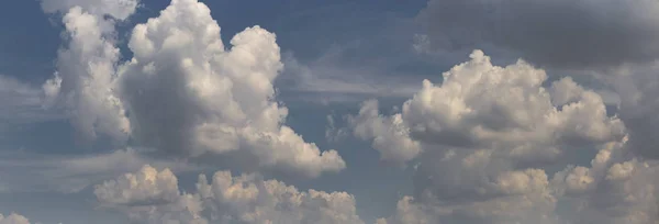 Cumuliform Cloudscape Blue Sky Fantastiska Himmel Planeten Jorden Solen Gömd — Stockfoto