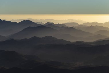 Mısır. Mount Sinai gündoğumu sabah. (Mount Horeb, Gabal Musa, Moses Mount). Hac yeri ve ünlü turistik hedef.