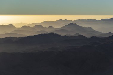 Mısır. Mount Sinai gündoğumu sabah. (Mount Horeb, Gabal Musa, Moses Mount). Hac yeri ve ünlü turistik hedef.
