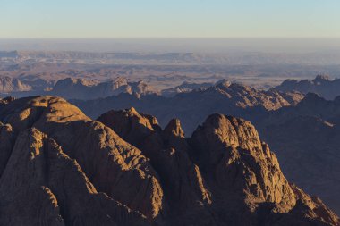 Mısır. Mount Sinai gündoğumu sabah. (Mount Horeb, Gabal Musa, Moses Mount). Hac yeri ve ünlü turistik hedef.