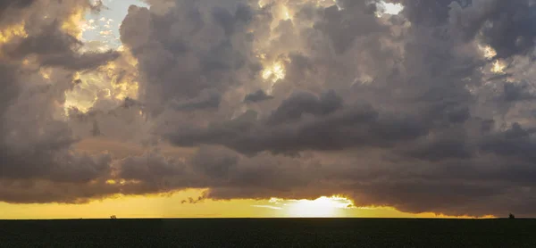 Leaden Nuvens Tempestade Cobriram Pôr Sol Paisagem Escura Cumuliforme Céu — Fotografia de Stock