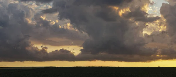 Leaden Nuvens Tempestade Cobriram Pôr Sol Paisagem Escura Cumuliforme Céu — Fotografia de Stock