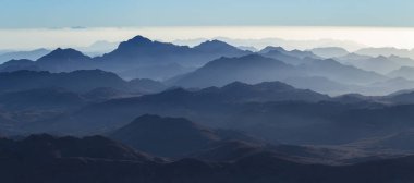 Mısır. Mount Sinai gündoğumu sabah. (Mount Horeb, Gabal Musa, Moses Mount). Hac yeri ve ünlü turistik hedef.