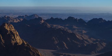 Mısır. Mount Sinai gündoğumu sabah. (Mount Horeb, Gabal Musa, Moses Mount). Hac yeri ve ünlü turistik hedef.
