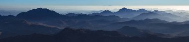 Mısır. Mount Sinai gündoğumu sabah. (Mount Horeb, Gabal Musa, Moses Mount). Hac yeri ve ünlü turistik hedef.
