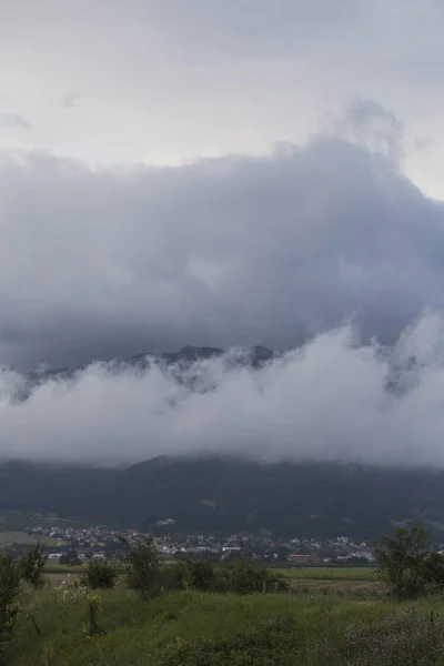 Thunderhead Copre Balcani Acquazzone Avvicina Terreni Agricoli Villaggi Campi Foreste — Foto Stock