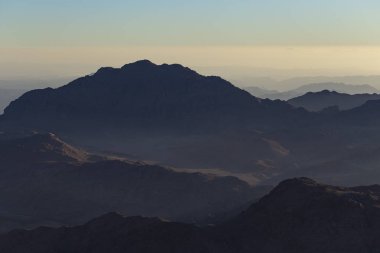 Mısır. Mount Sinai gündoğumu sabah. (Mount Horeb, Gabal Musa, Moses Mount). Hac yeri ve ünlü turistik hedef.