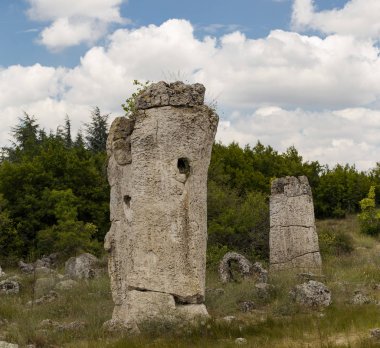 Taş çöl olarak da bilinen, dikilmiş taşlar. Varna eyaletinin ev formları. Bulgaristan 'ın kaya oluşumları. Taş orman.