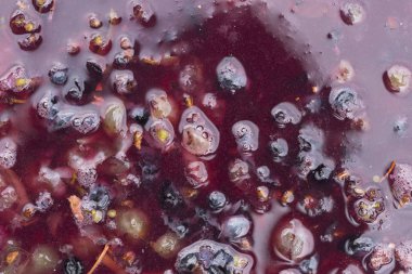 Şarap malzemesi, üzüm suyu - mutlaka, stum, maun. Moldova 'da şarap üretim teknolojisi. Şarap yapma geleneği. Eski üzüm işleme geleneği..