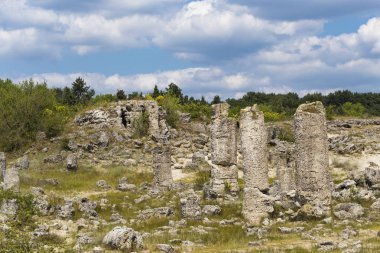 Taş çöl olarak da bilinen, dikilmiş taşlar. Varna eyaletinin ev formları. Bulgaristan 'ın kaya oluşumları. Taş orman.