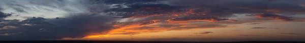 Nuvens Roxo Magenta Céu Sombrio Trágico Paisagem Com Raio Pôr — Fotografia de Stock