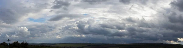 Бушующие Облака Покрывают Ландшафт Трагическое Мрачное Небо Панорама Деревня Степи — стоковое фото