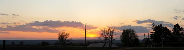 Purpurmagenta Wolken Tragischer Düsterer Himmel Landschaft Mit Blutigem Sonnenuntergang Fantastischer — Stockfoto