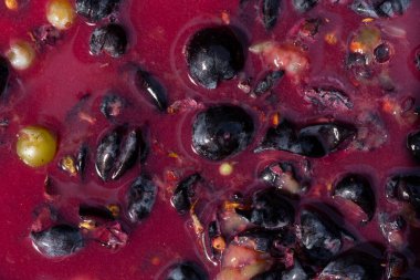 Şarap malzemesi, üzüm suyu - mutlaka, stum, maun. Moldova 'da şarap üretim teknolojisi. Şarap yapma geleneği. Eski üzüm işleme geleneği..