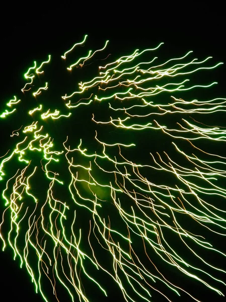 Fogos Artifício Brilhantes Comemorativos Céu Noturno — Fotografia de Stock