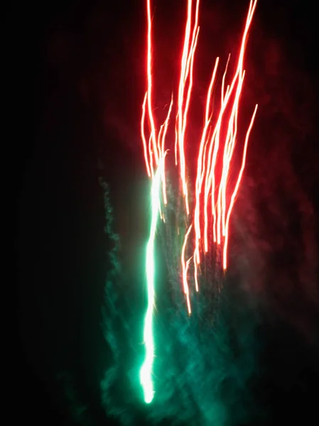 Los Fuegos Artificiales Fiesta Brillantes Cielo Nocturno —  Fotos de Stock