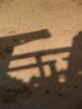 Abstrct şeklinde gölge