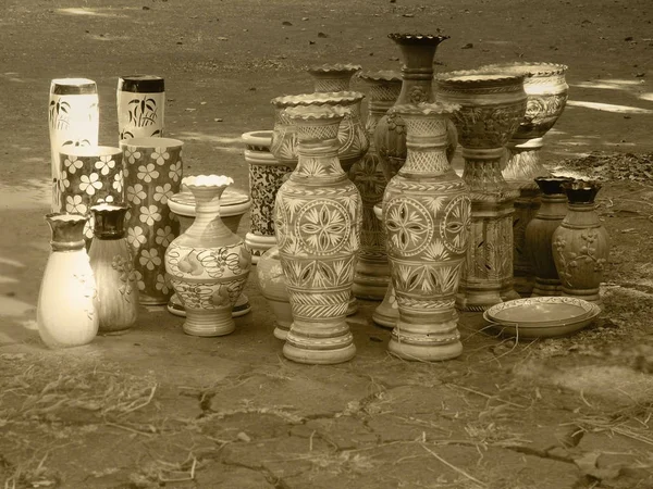 Typische Keramiktöpfe Zum Verkauf — Stockfoto