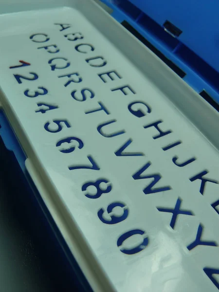 Buchstaben Zahlen Plastikteller Geschnitzt — Stockfoto