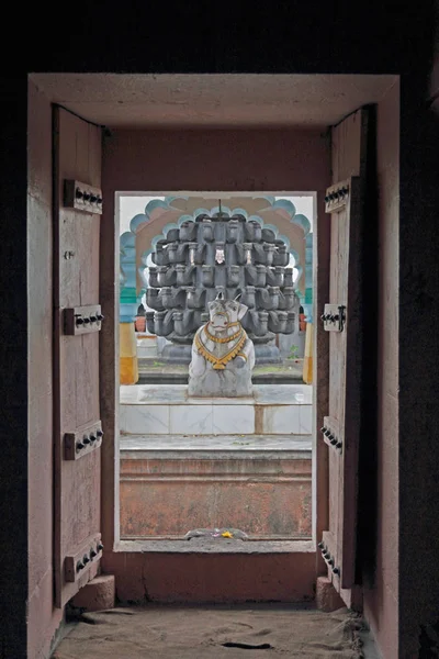 Nandi (býk) Vahana ze Šivy, Škechvojský chrám — Stock fotografie