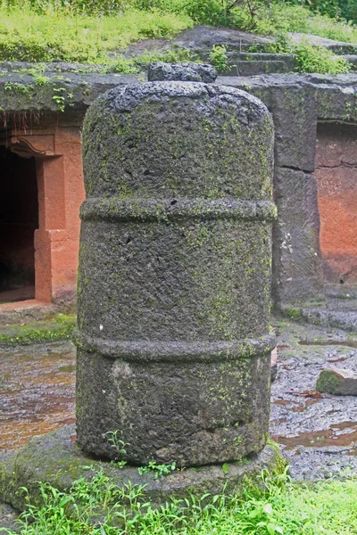 Grotten van panhalekaji, beroemde grotten in de rotsen, India — Stockfoto