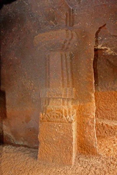 Panhalekaji 동굴, 유명한 록 컷 동굴은 1000 세 — 스톡 사진