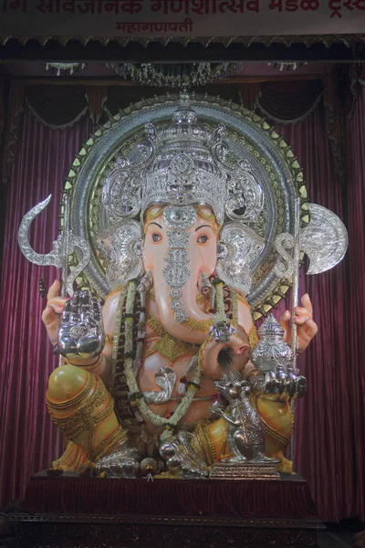 Idol of lord ganesh elefante diretto dio, Ganpati festival Pune  , — Foto Stock