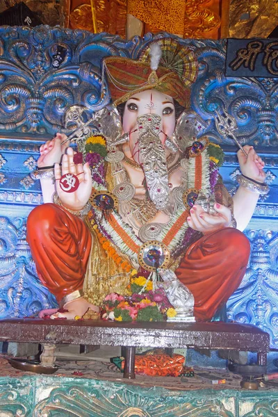 Lord ganesh fil idolü tanrı, Ganpati festivali Pune başlı , — Stok fotoğraf