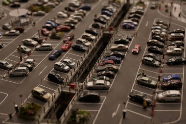 Otomobil ve kamyon büyük şehir Park, minyatür modelleri anlamak