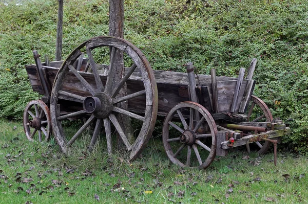 Starý Dřevěný Vozík Dřevěné Auto — Stock fotografie