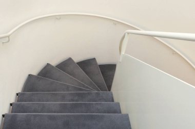 İç taraftaki merdivenler.