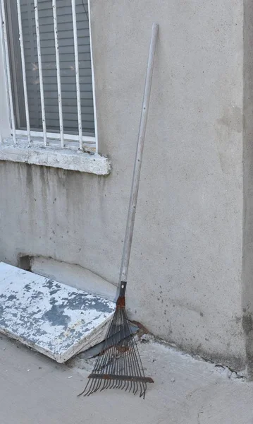 gri duvar eski komisyon